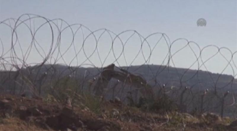 İsrail, Suriye ile Arasına 'Hendek&#39; Kazdı