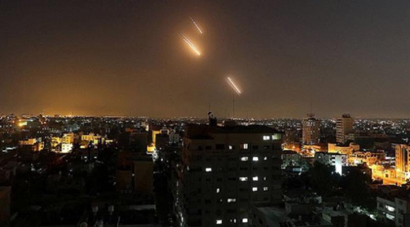 İsrail Uçakları Gazze'yi Bombaladı