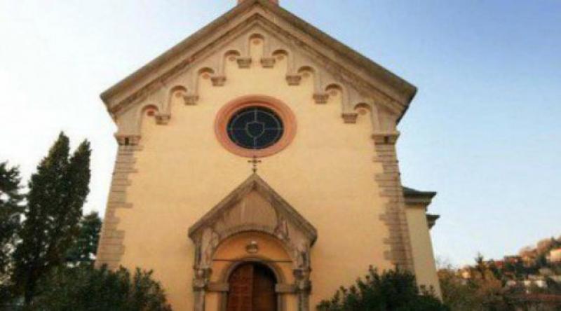İtalya'da Müslümanlar Kiliseyi Satın Alıp Cami Yaptı