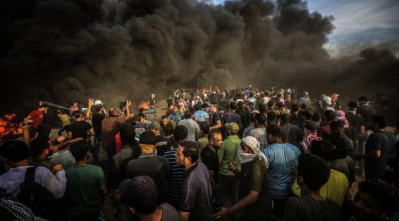 Katil İsrail askerleri Gazze sınırında 40 Filistinliyi yaraladı