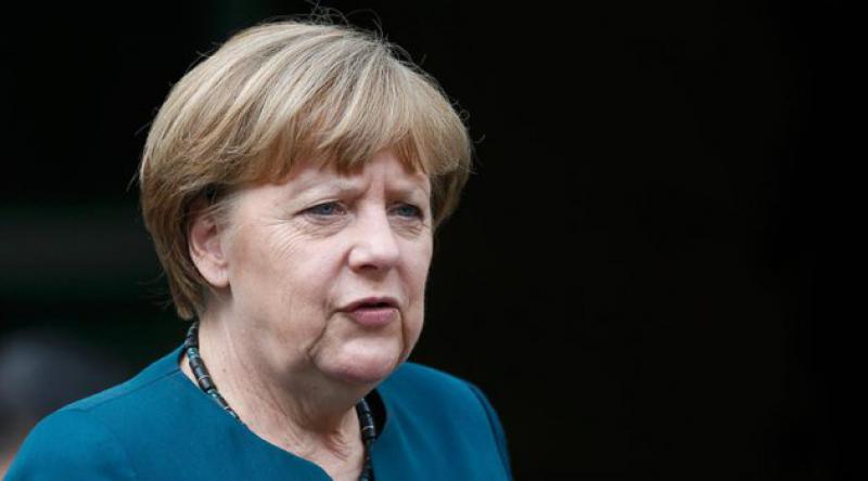 Merkel'in bürosuna domuz kafası bırakıldı