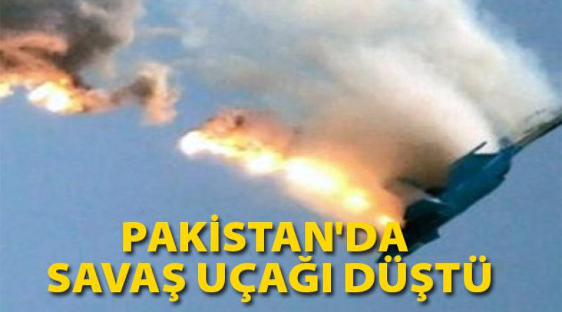 Pakistan'da savaş uçağı düştü