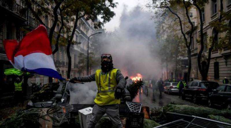 Paris'te cumartesi bilançosu: 1500 gözaltı 30 yaralı