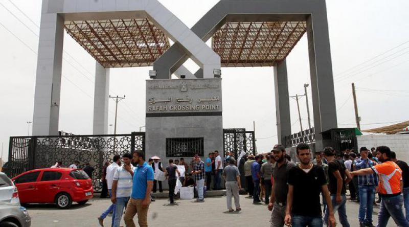 Refah Sınır Kapısı 'geçici&#39; olarak açıldı