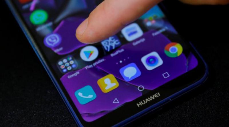 Satışları yüzde 40 düşen Huawei'den üretimde 30 milyar dolarlık kesinti