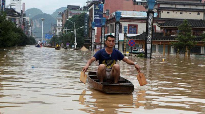 Sel tehlikesi nedeniyle 100 bin kişi tahliye edildi