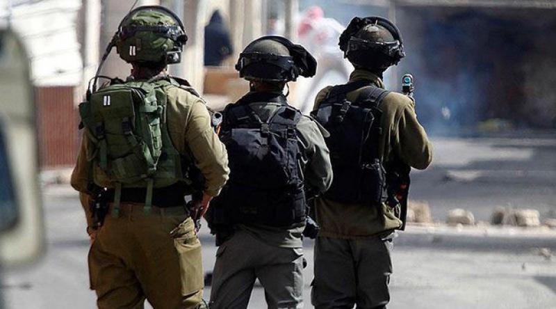 Siyonist İsrail güçleri 22 Filistinliyi gözaltına aldı