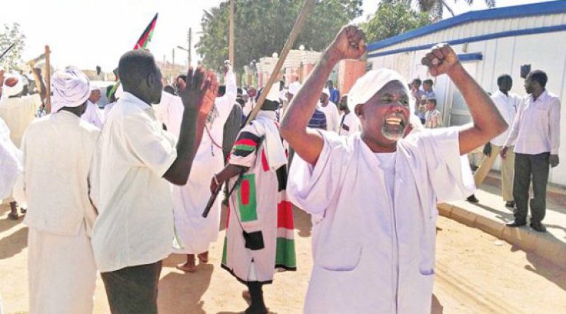 Sudan'da 1 yıl OHAL ilan edildi