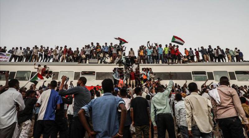 Sudan'da Göstericiler Meydanları Terk Etmiyor