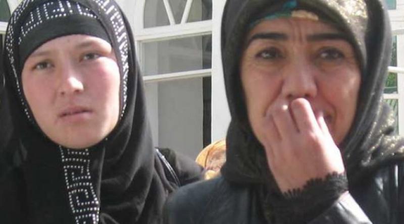  Tacik kadınlara siyah kıyafet yasaklandı