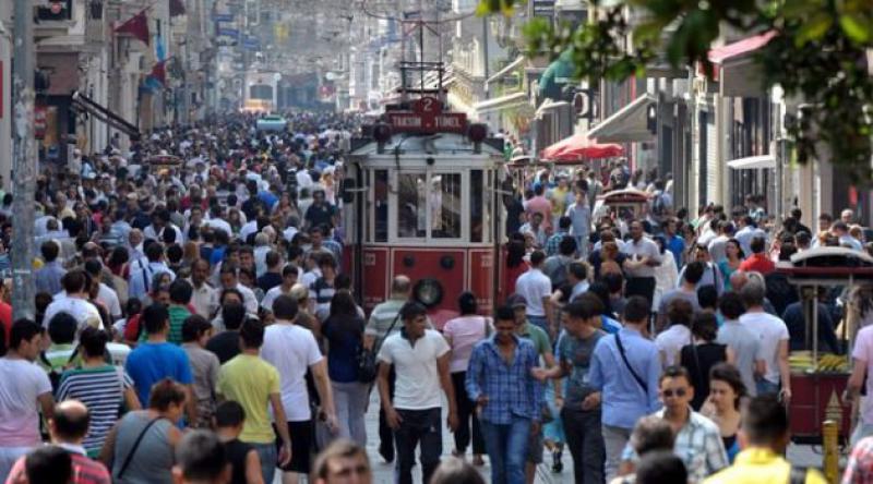 Türkiye'de 13 milyon genç var: Dörtte biri işsiz ve eğitimsiz, iş bulanların yarısı hizmet sektöründe çalışıyor
