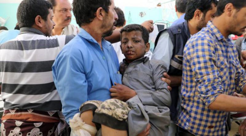 Yemen'de Suudi hava saldırısında çocuklarla dolu otobüs vuruldu